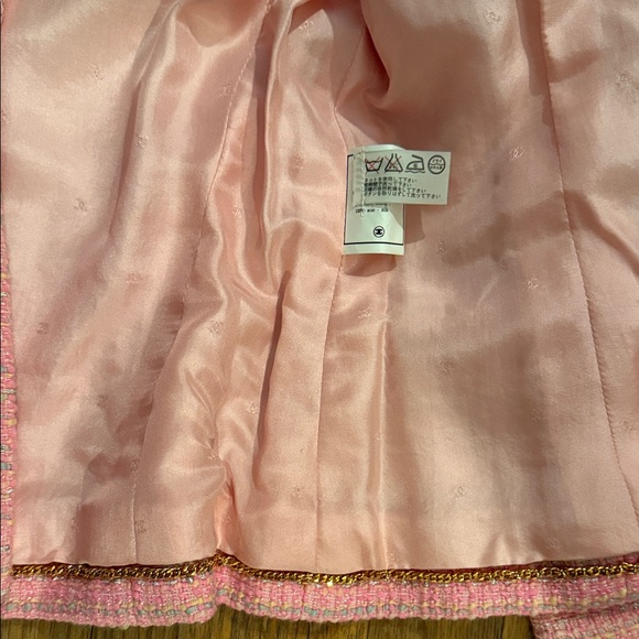 CHANEL Classic Pink Tweed Suit - Picture 3 of 5
